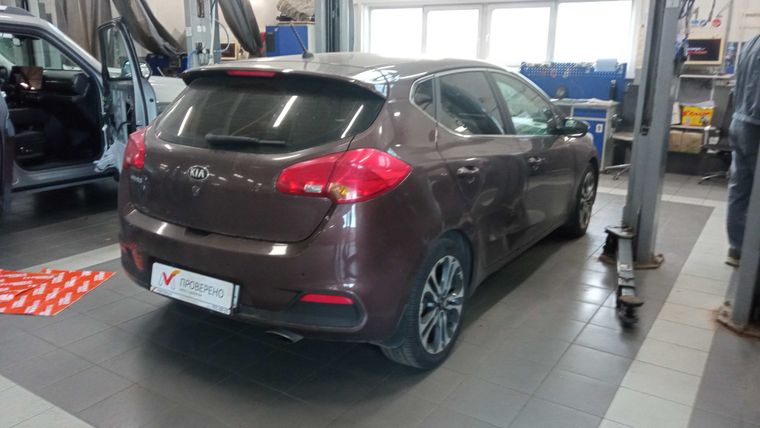 KIA Ceed 2013 года, 132 847 км - вид 3