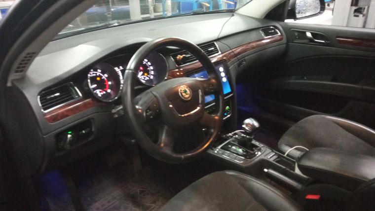 Skoda Superb 2012 года, 327 775 км - вид 5