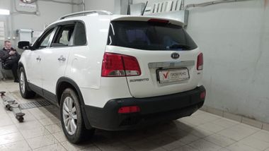 KIA Sorento 2011 года, 174 599 км - вид 4