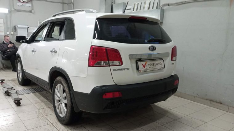 KIA Sorento 2011 года, 174 599 км - вид 4