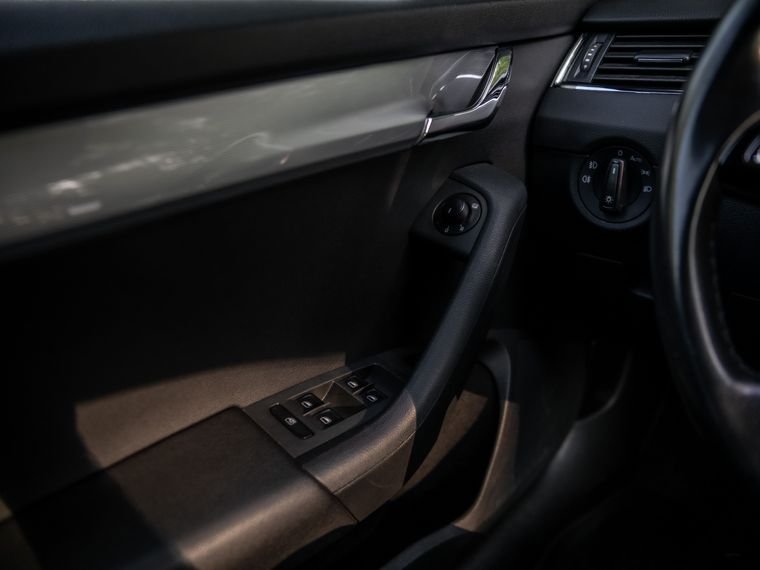 Skoda Octavia 2013 года, 183 240 км - вид 10