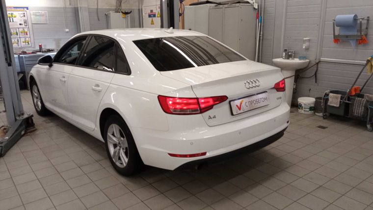 Audi A4 2018 года, 32 588 км - вид 4