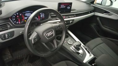 Audi A4 2018 года, 32 588 км - вид 5