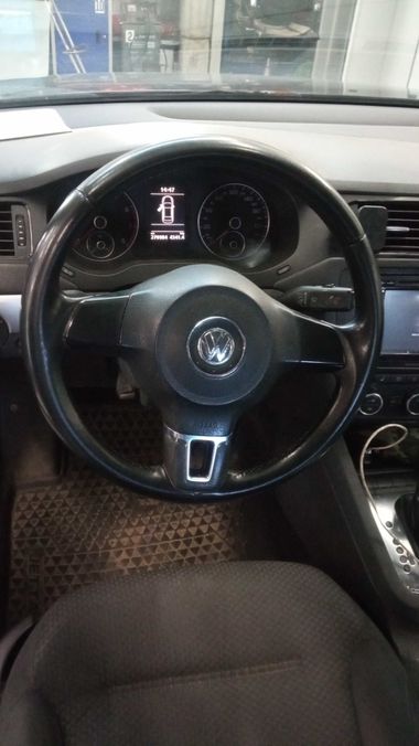 Volkswagen Jetta 2013 года, 267 071 км - вид 5