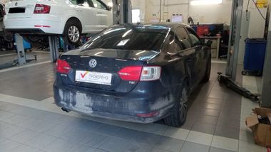 Volkswagen Jetta 2013 года, 267 071 км - вид 3