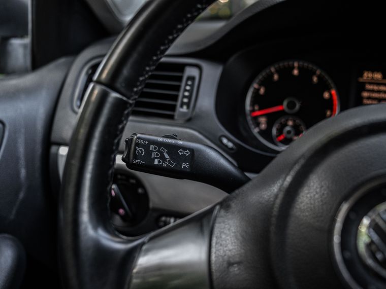 Volkswagen Jetta 2013 года, 267 071 км - вид 6
