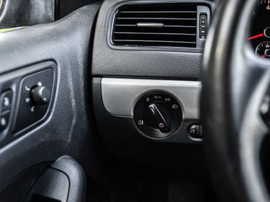 Volkswagen Jetta 2013 года, 267 071 км - вид 11