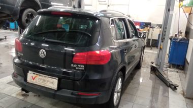 Volkswagen Tiguan 2013 года, 211 936 км - вид 3