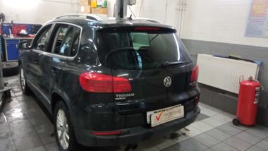 Volkswagen Tiguan 2013 года, 211 936 км - вид 4
