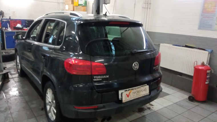 Volkswagen Tiguan 2013 года, 211 936 км - вид 4