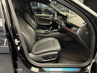 BMW 5 серия 2019 года, 71 965 км - вид 23