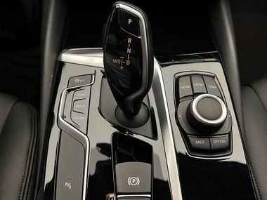 BMW 5 серия 2019 года, 71 965 км - вид 15