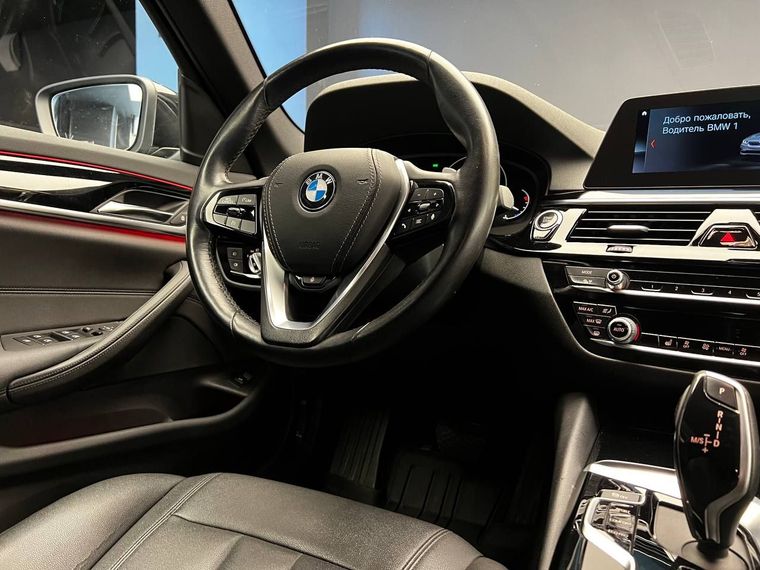 BMW 5 серия 2019 года, 71 965 км - вид 10