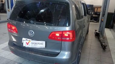 Volkswagen Touran 2011 года, 177 000 км - вид 3
