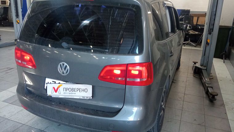 Volkswagen Touran 2011 года, 177 000 км - вид 3