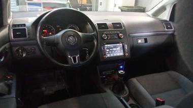 Volkswagen Touran 2011 года, 177 000 км - вид 5