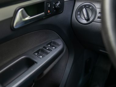 Volkswagen Touran 2011 года, 177 000 км - вид 10