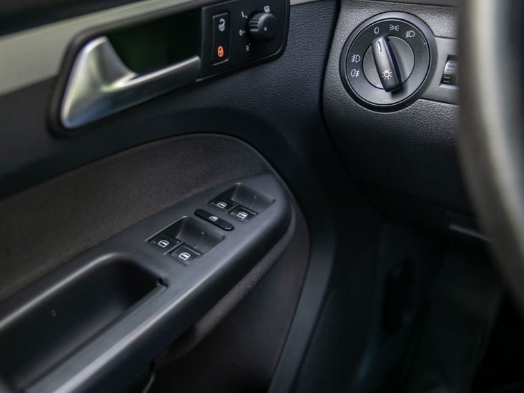 Volkswagen Touran 2011 года, 177 000 км - вид 10