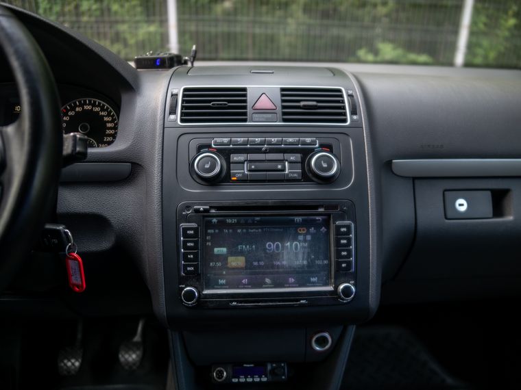 Volkswagen Touran 2011 года, 177 000 км - вид 8