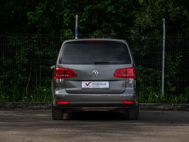 Volkswagen Touran 2011 года, 177 000 км - вид 4