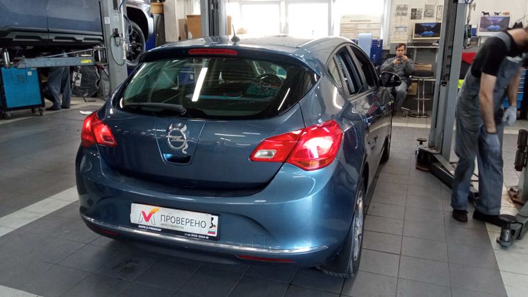 Opel Astra 2013 года, 238 804 км - вид 3