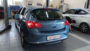 Opel Astra 2013 года, 238 804 км - вид 4