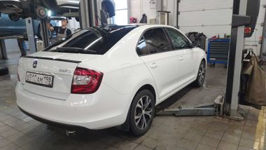 Skoda Rapid 2018 года, 97 500 км - вид 3