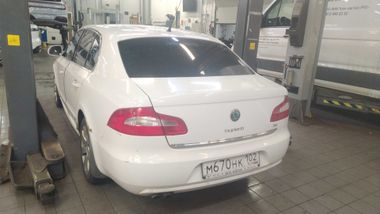 Skoda Superb 2009 года, 375 674 км - вид 3