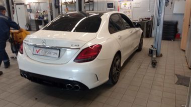 Mercedes-Benz C-класс AMG 2018 года, 98 363 км - вид 3