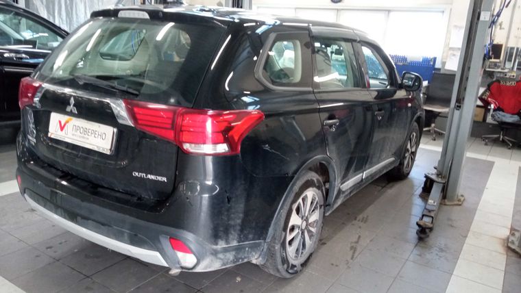 Mitsubishi Outlander 2018 года, 203 982 км - вид 3