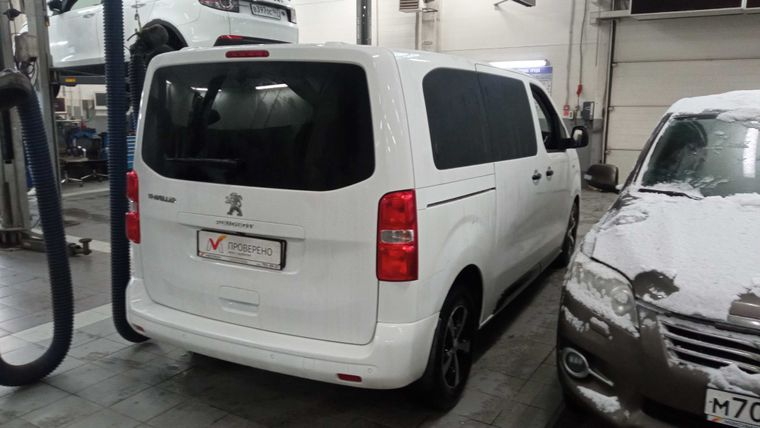 Peugeot Traveller 2021 года, 84 445 км - вид 3