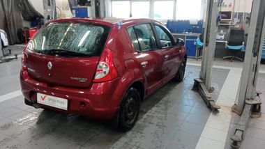 Renault Sandero 2011 года, 194 812 км - вид 3