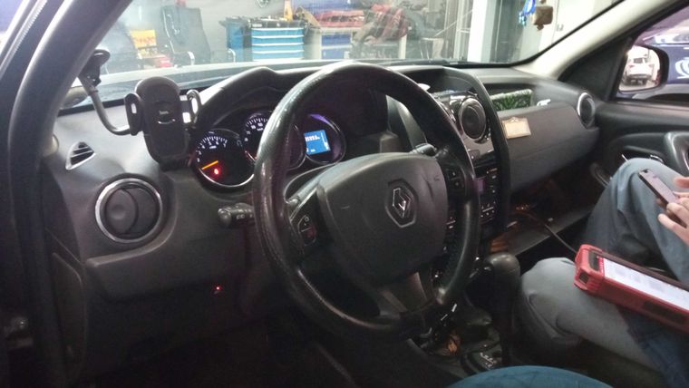 Renault Duster 2017 года, 136 000 км - вид 5