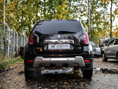 Renault Duster 2017 года, 136 000 км - вид 4