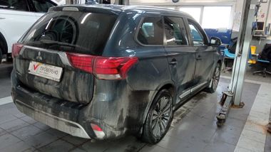 Mitsubishi Outlander 2021 года, 149 384 км - вид 3