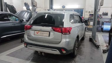 Mitsubishi Outlander 2018 года, 127 186 км - вид 3