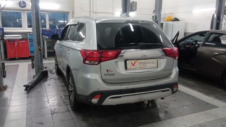 Mitsubishi Outlander 2018 года, 127 186 км - вид 4