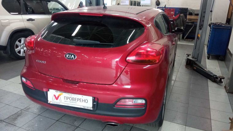 KIA Ceed 2015 года, 120 000 км - вид 3